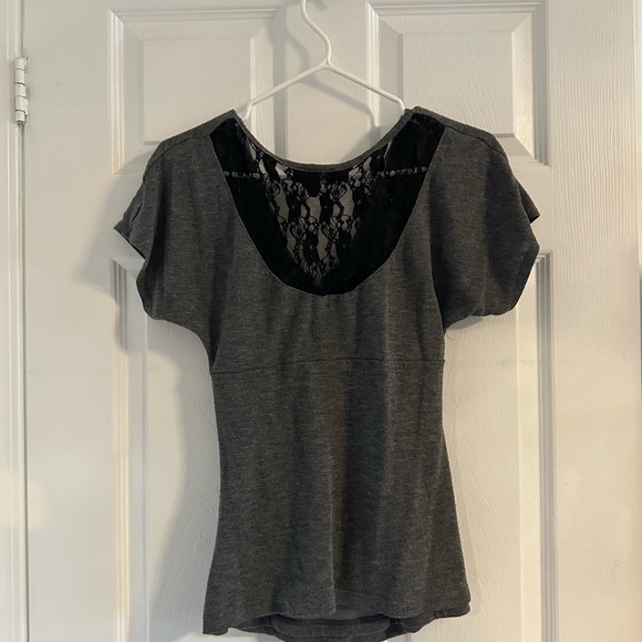 Grey top with lace - Picture 2 of 3